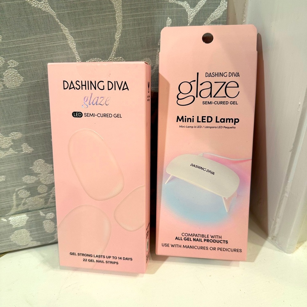 NIB Dashing Diva Glaze Mini LED Lamp and Nail Strips set